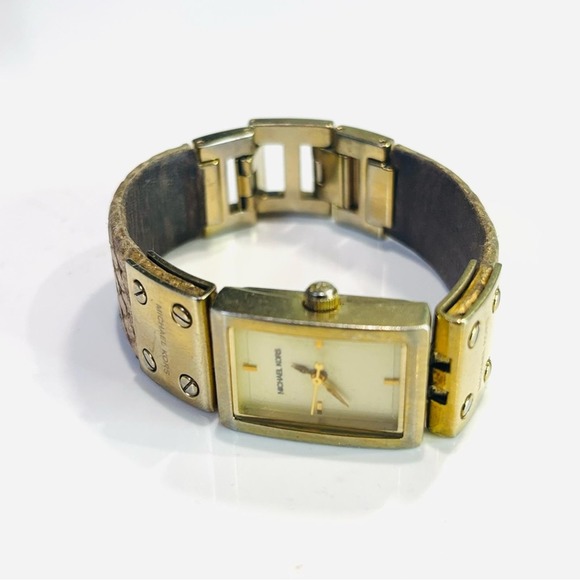 MICHAEL KORS Vintage Golden Embossed Watch - Picture 6 of 6